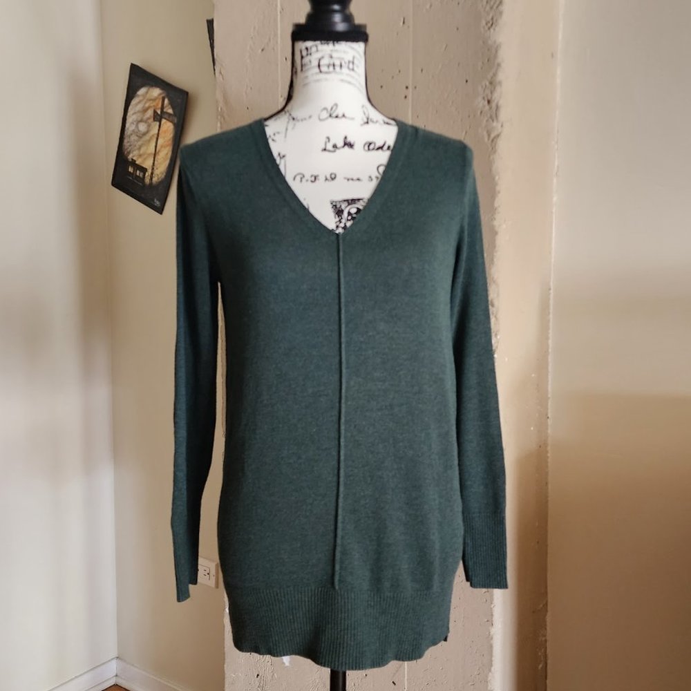 Old Navy Green Lightweight Relaxed V-Neck Sweater w/ Raised Seams